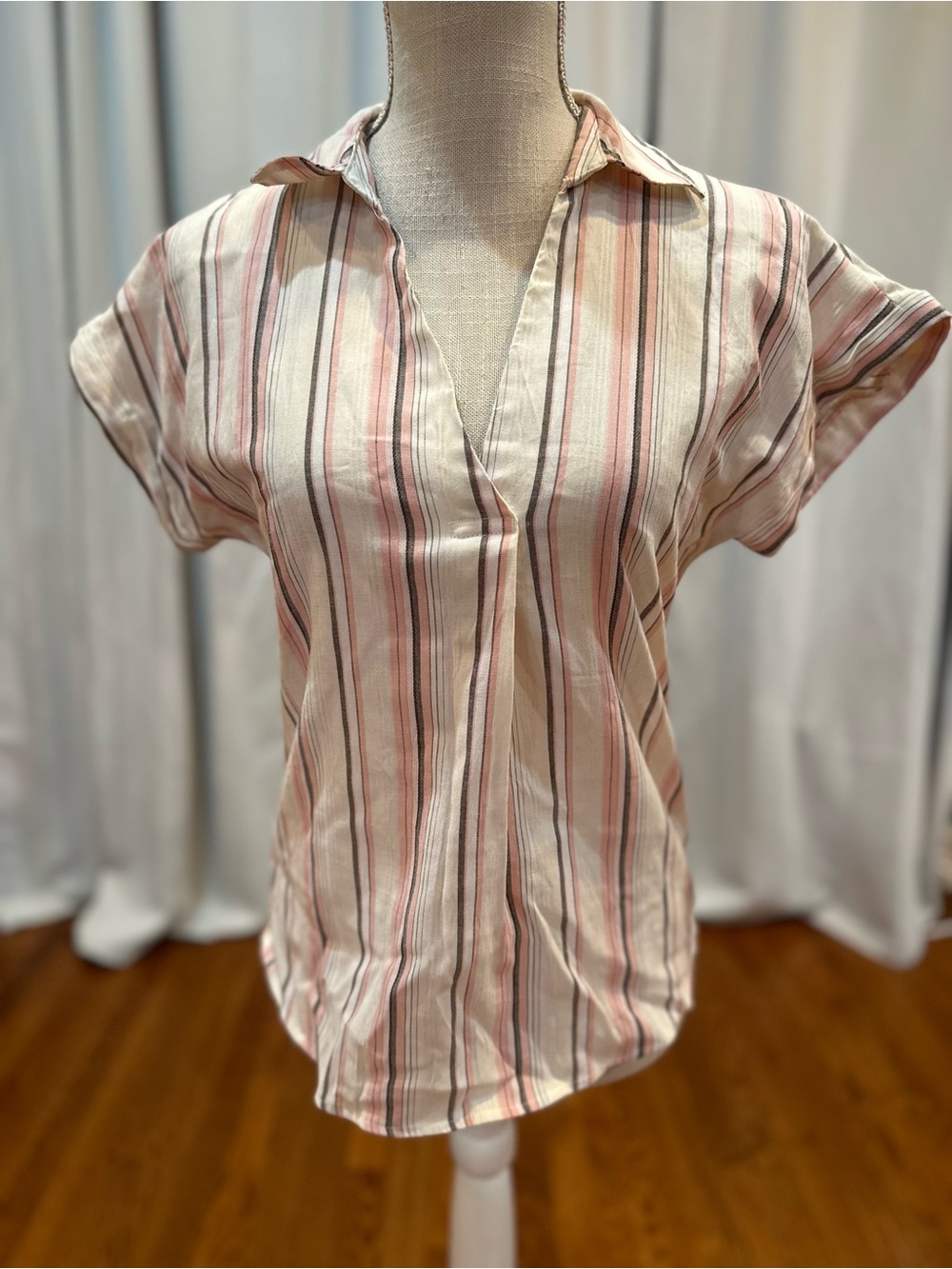 Blu Pepper cream and pink striped short sleeve shirt women’s size medium NWOT